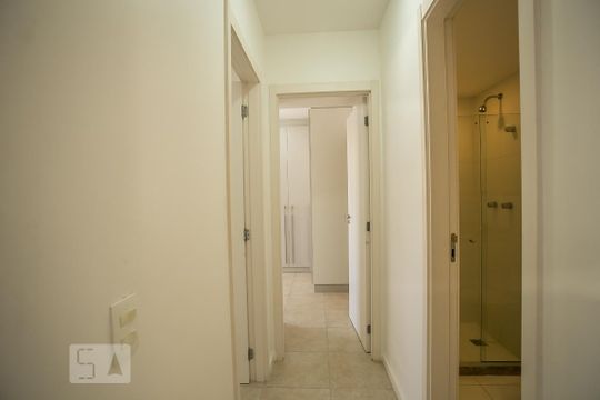 Corredor de apartamento para alugar com 2 quartos, 72m² em Grajaú, Rio de Janeiro