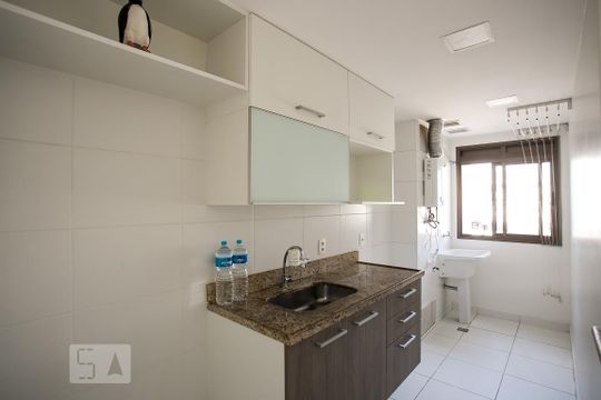 Cozinha de apartamento para alugar com 2 quartos, 72m² em Grajaú, Rio de Janeiro