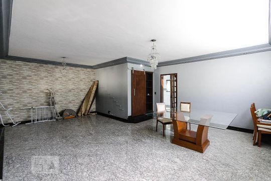 Casa à venda com 3 quartos, 220m² em Vila Santa Clara, São Paulo