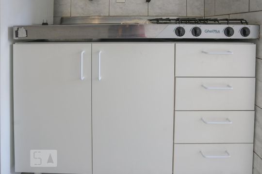 Cozinha de apartamento para alugar com 1 quarto, 27m² em Vila Buarque, São Paulo