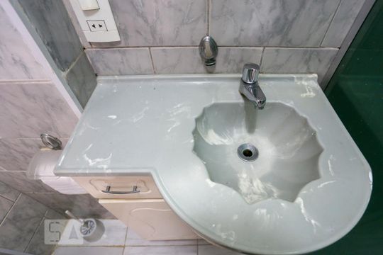 Banheiro de apartamento para alugar com 1 quarto, 27m² em Vila Buarque, São Paulo