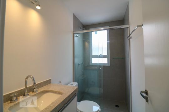 Banheiro da suíte 1 de casa de condomínio à venda com 2 quartos, 103m² em Cambuci, São Paulo