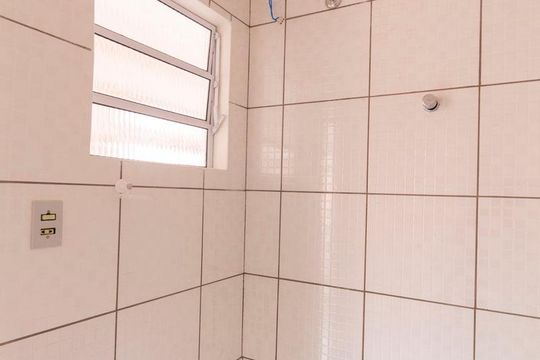 Banheiro Social de casa de condomínio para alugar com 1 quarto, 45m² em Vila Campestre, São Paulo