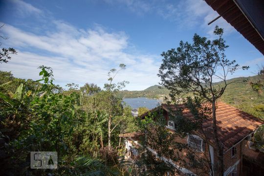 Quarto 02 - vista  de casa para alugar com 2 quartos, 60m² em Lagoa da Conceição, Florianópolis