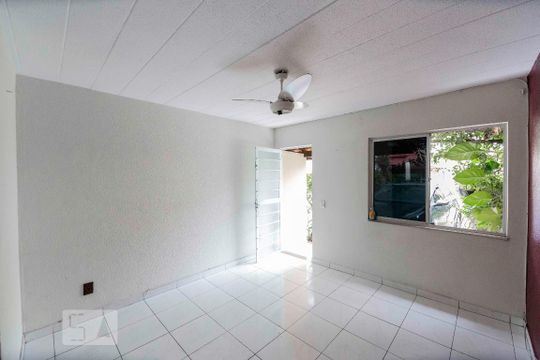 Sala de casa de condomínio à venda com 2 quartos, 85m² em Vargem Grande, Rio de Janeiro