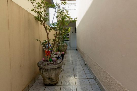 Corredor de casa à venda com 3 quartos, 180m² em Jardim Cotinha, São Paulo