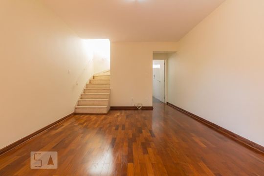 Sala de casa de condomínio para alugar com 2 quartos, 98m² em Jardim das Acácias, São Paulo