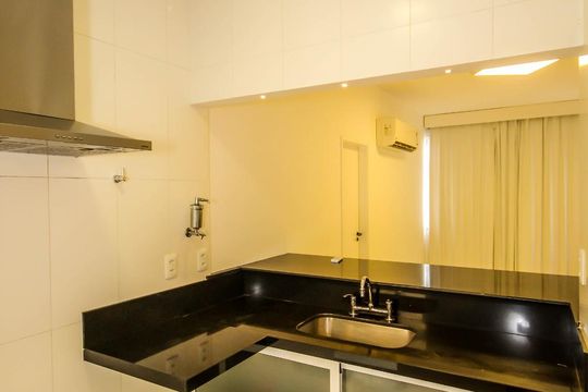 Cozinha de apartamento para alugar com 1 quarto, 60m² em Copacabana, Rio de Janeiro