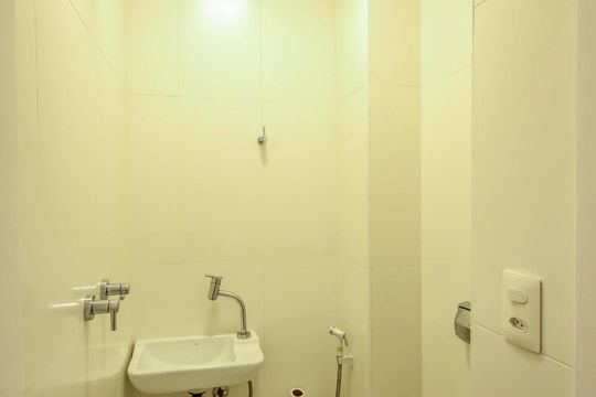 Lavabo de apartamento para alugar com 1 quarto, 60m² em Copacabana, Rio de Janeiro