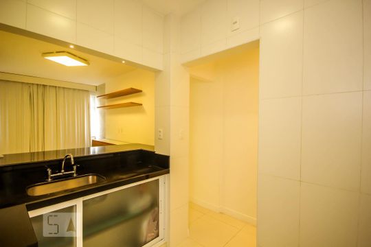 Cozinha de apartamento para alugar com 1 quarto, 60m² em Copacabana, Rio de Janeiro