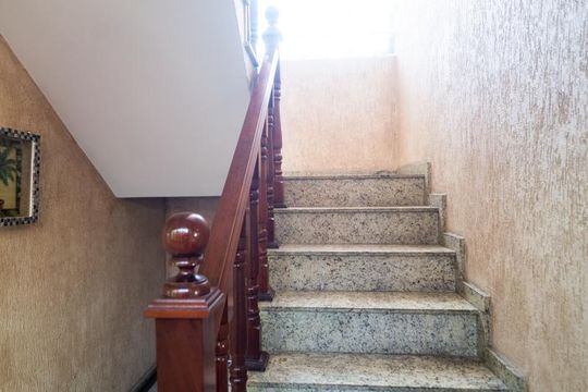 Escadas de casa à venda com 3 quartos, 550m² em Vila Libanesa, São Paulo