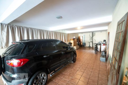 Garagem de casa à venda com 3 quartos, 550m² em Vila Libanesa, São Paulo
