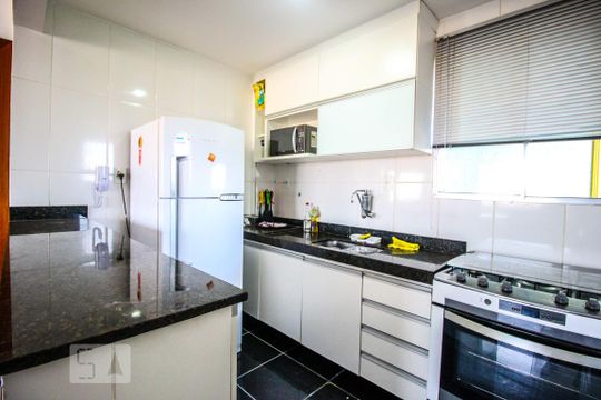 Cozinha de apartamento para alugar com 3 quartos, 70m² em Planalto, Belo Horizonte