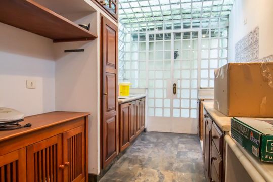 Cozinha de casa à venda com 4 quartos, 500m² em Alto de Pinheiros, São Paulo
