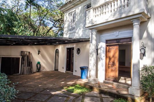 Garagem de casa à venda com 4 quartos, 500m² em Alto de Pinheiros, São Paulo