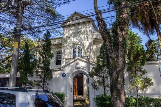 Fachada de casa à venda com 4 quartos, 500m² em Alto de Pinheiros, São Paulo