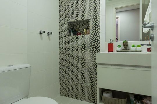 Banheiro social de apartamento à venda com 2 quartos, 57m² em Vila Gumercindo, São Paulo