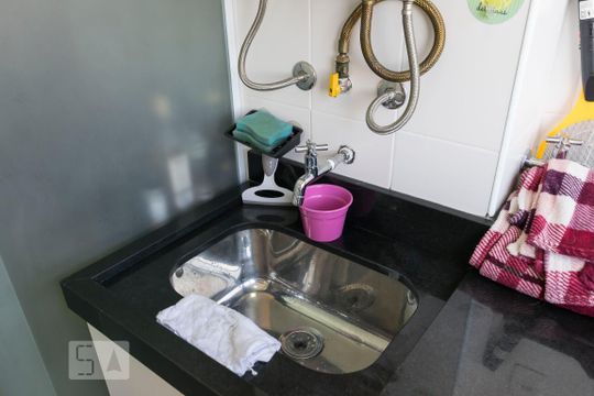Área de serviço (Tanque) de apartamento à venda com 2 quartos, 57m² em Vila Gumercindo, São Paulo