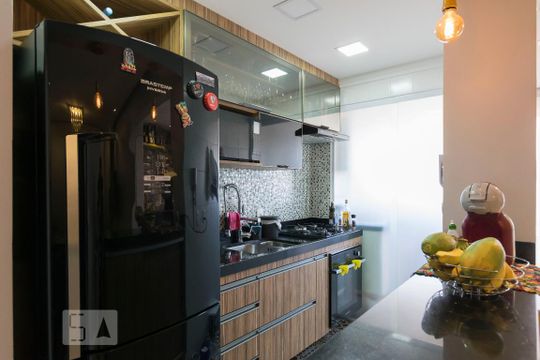 Cozinha de apartamento à venda com 2 quartos, 57m² em Vila Gumercindo, São Paulo