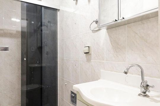 Banheiro  de apartamento à venda com 2 quartos, 45m² em Vila Diva (zona Leste), São Paulo