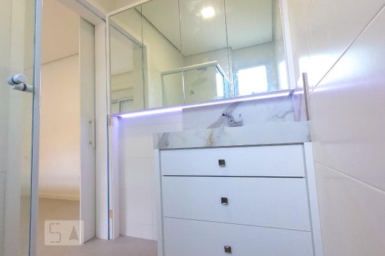 Banheiro da Suíte 2 de apartamento para alugar com 2 quartos, 76m² em Cachoeira do Bom Jesus, Florianópolis