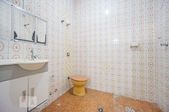 Banheiro de casa à venda com 2 quartos, 104m² em Parque Boturussu, São Paulo