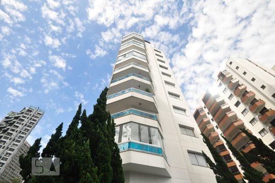 Fachada de apartamento para alugar com 3 quartos, 209m² em Vila Suzana, São Paulo