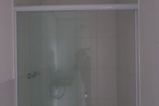 Banheiro de apartamento à venda com 2 quartos, 52m² em Nonoai, Porto Alegre