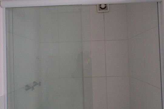 Banheiro de apartamento à venda com 2 quartos, 52m² em Nonoai, Porto Alegre