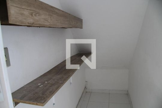 Despensa de casa para alugar com 2 quartos, 200m² em Vila Rosália, Guarulhos