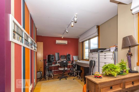 Sala de apartamento para alugar com 2 quartos, 87m² em Passo da Areia, Porto Alegre