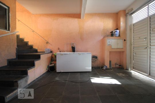 Garagem de casa à venda com 2 quartos, 150m² em Jardim Monte Kemel, São Paulo