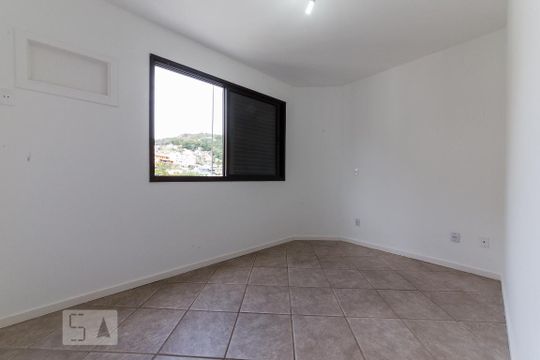 Quarto 2 de apartamento para alugar com 2 quartos, 79m² em Agronômica, Florianópolis
