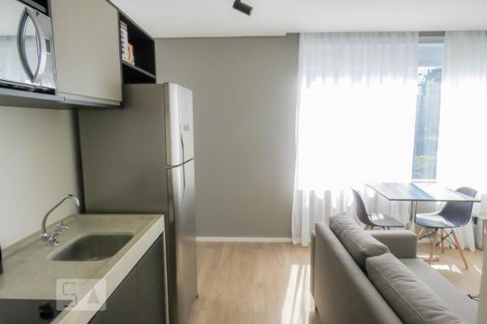 Cozinha de kitnet/studio para alugar com 1 quarto, 36m² em Vila Nova Conceição, São Paulo