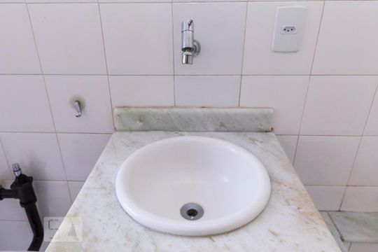Banheiro de apartamento para alugar com 1 quarto, 35m² em Centro, Rio de Janeiro