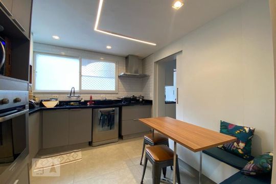 Cozinha de apartamento à venda com 3 quartos, 240m² em Vila Morumbi, São Paulo