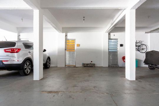 Garagem  de casa de condomínio para alugar com 2 quartos, 120m² em Vila Domitila, São Paulo
