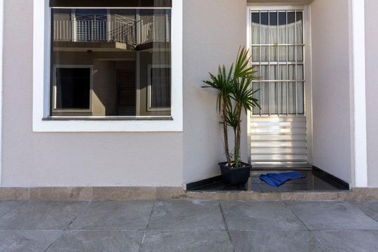 Entrada de casa de condomínio para alugar com 2 quartos, 120m² em Vila Domitila, São Paulo
