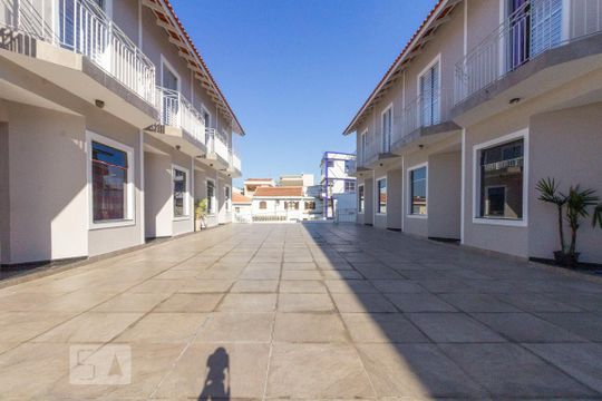 Fachada Interna de casa de condomínio para alugar com 2 quartos, 120m² em Vila Domitila, São Paulo