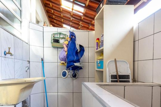 Área de Serviço  de casa de condomínio para alugar com 2 quartos, 120m² em Vila Domitila, São Paulo