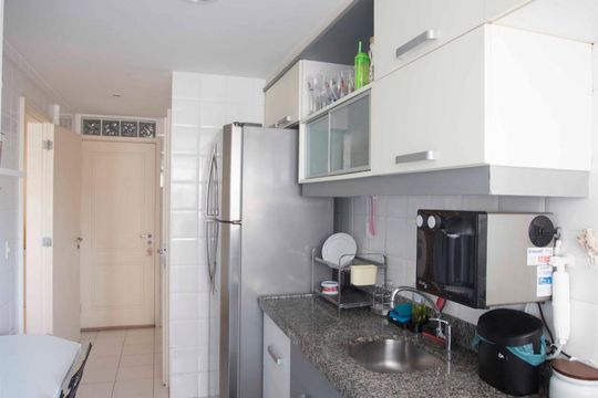 Cozinha de apartamento para alugar com 2 quartos, 80m² em Icaraí, Niterói