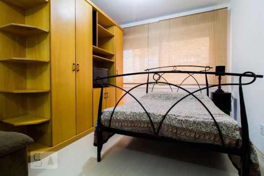 Quarto de kitnet/studio para alugar com 1 quarto, 25m² em Centro Histórico, Porto Alegre