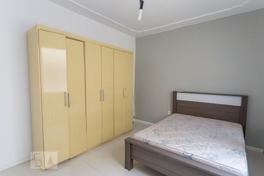 Quarto de apartamento para alugar com 1 quarto, 49m² em Menino Deus, Porto Alegre