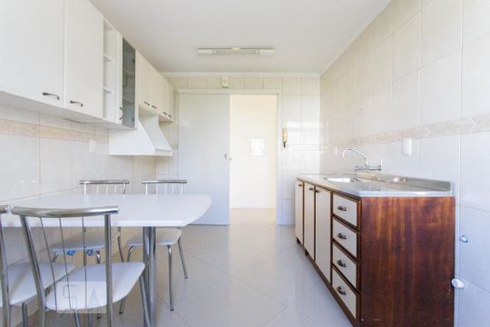 Cozinha de apartamento para alugar com 2 quartos, 75m² em Cristo Redentor, Porto Alegre