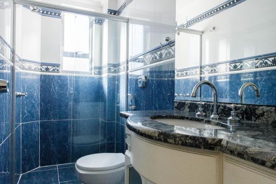 Banheiro de apartamento para alugar com 2 quartos, 75m² em Cristo Redentor, Porto Alegre