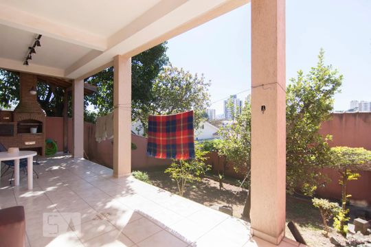 Quintal de casa à venda com 4 quartos, 245m² em Vila Isolina Mazzei, São Paulo