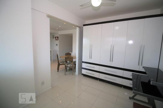 Quarto Reversível de apartamento para alugar com 2 quartos, 80m² em Barra da Tijuca, Rio de Janeiro