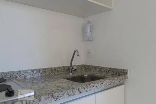 Cozinha (Pia) de kitnet/studio para alugar com 1 quarto, 28m² em Liberdade, São Paulo