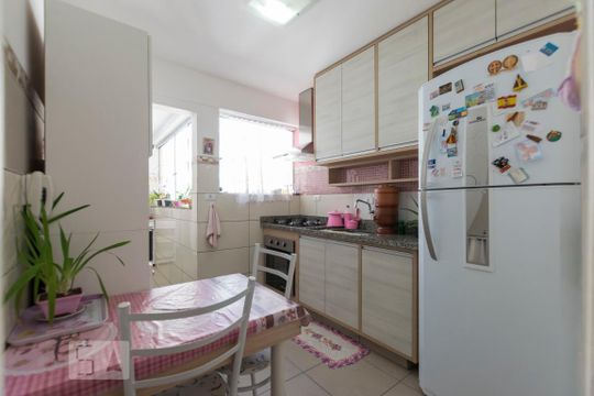 Cozinha de apartamento para alugar com 2 quartos, 72m² em Aclimação, São Paulo