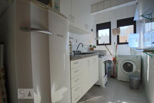 Cozinha de apartamento para alugar com 1 quarto, 45m² em Bela Vista, São Paulo